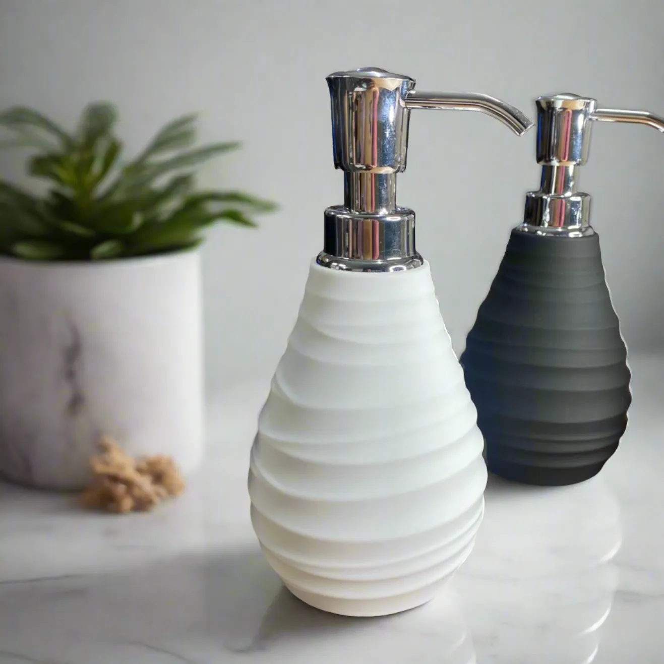 Matte Finish Ribbed Design Soap Dispenser With Chrome Pump By-APT