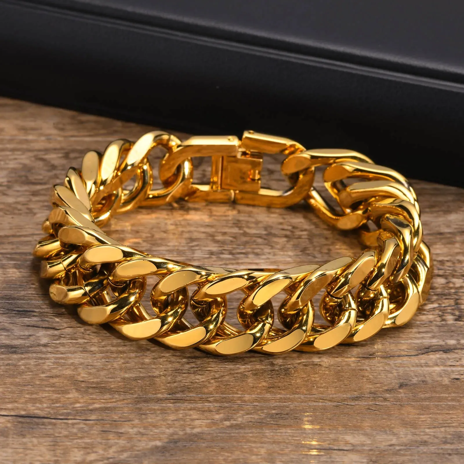 Men’s Gold Color Cuban Chain Bracelet – Waterproof Stainless Steel